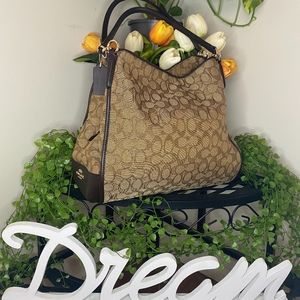 Meet your Posher, Aleli gene